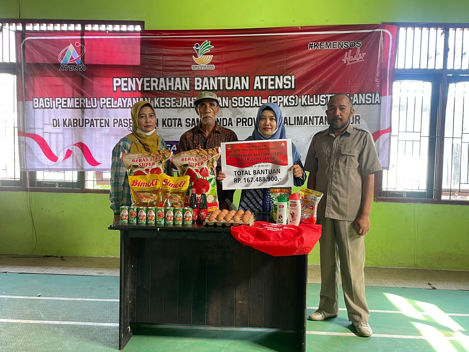 Sentra Soeharso Salurkan Bantuan Kemensos di Paser Kalimantan Timur